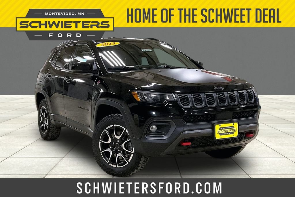 Used 2025 Jeep Compass Trailhawk AWD/4WD image 1