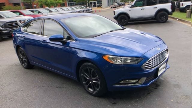 Certified 2018 Ford Fusion SE w/ Equipment Group 201A FWD image 2