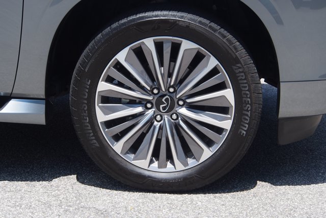 Used 2025 INFINITI QX80 Sensory AWD/4WD image 10