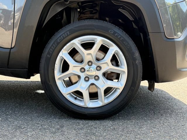 Used 2017 Jeep Renegade Latitude AWD/4WD image 23