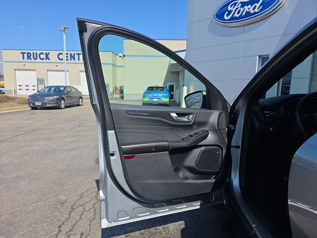 Certified 2024 Ford Escape ST-Line w/ Tech Pack #1 AWD/4WD image 16