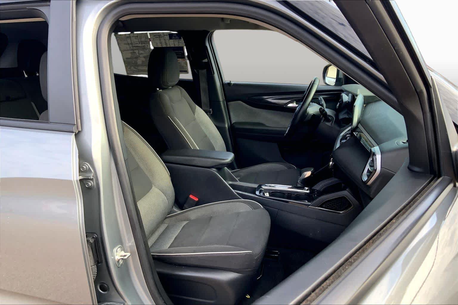 Used 2024 Chevrolet TrailBlazer LT w/ Convenience Package FWD image 9