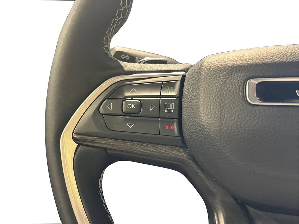 Used 2025 Jeep Grand Cherokee Limited AWD/4WD image 37