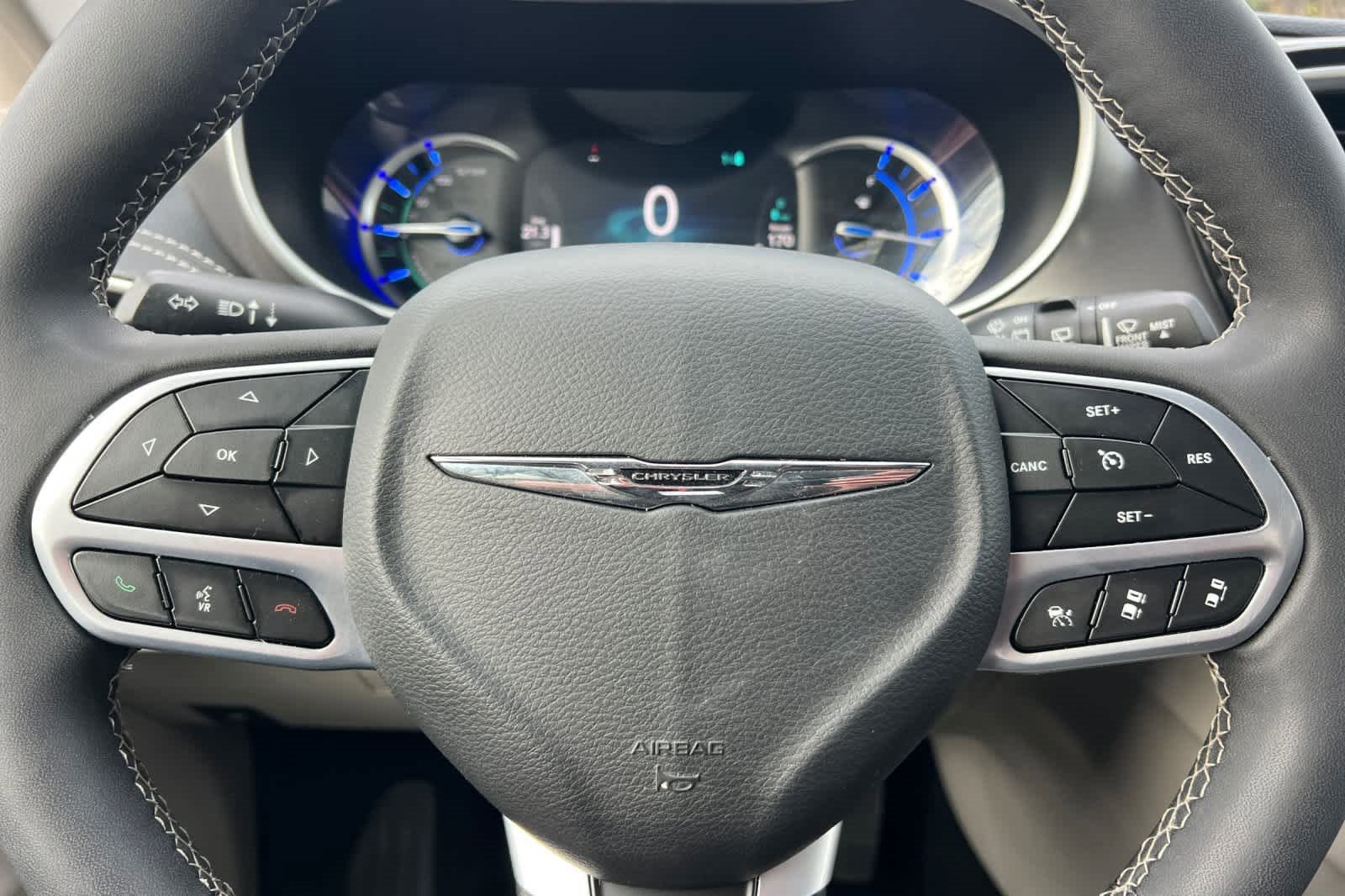 Used 2023 Chrysler Pacifica Touring-L image 25