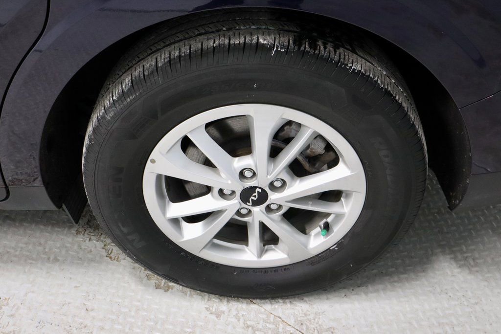 Used 2024 Kia Carnival LX image 18