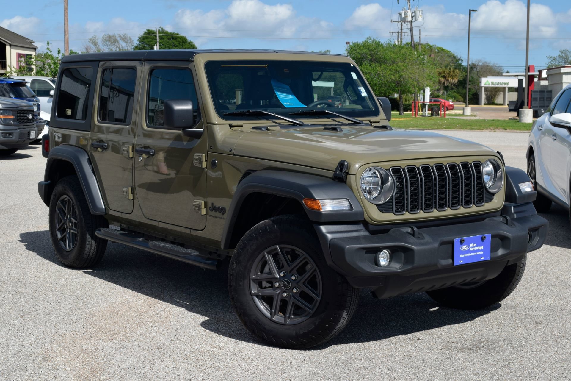 Used 2025 Jeep Wrangler Unlimited Sport AWD/4WD image 3