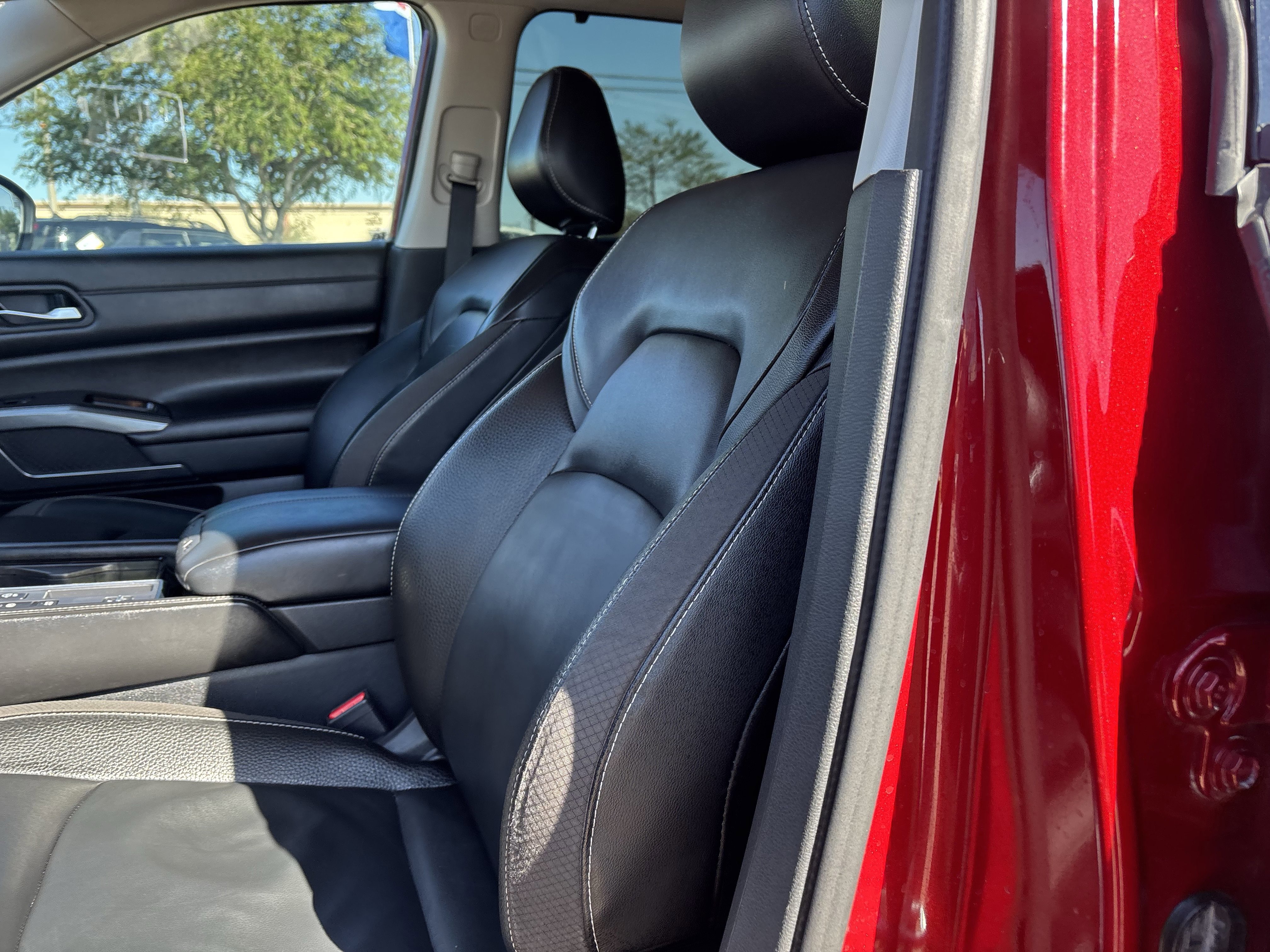 Used 2023 Nissan Pathfinder SL image 11