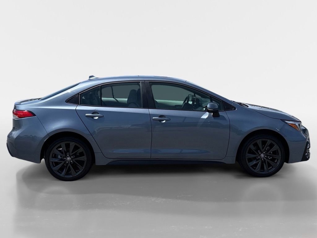 Used 2025 Toyota Corolla SE image 2