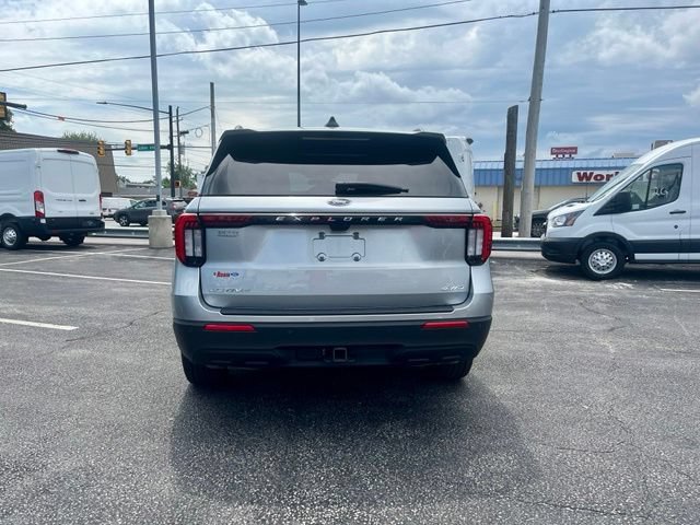 Certified 2025 Ford Explorer Active AWD/4WD image 7