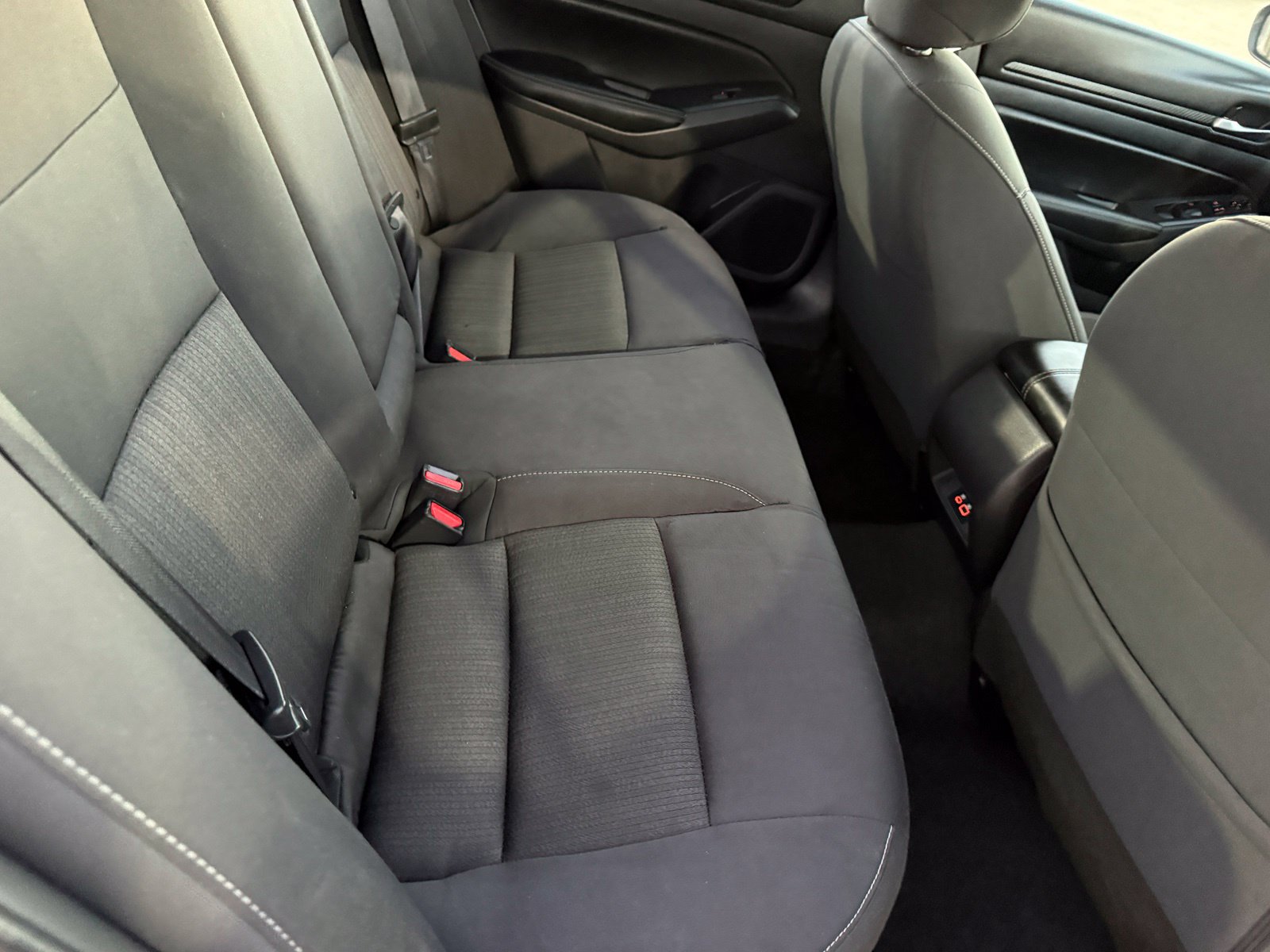Used 2025 Nissan Altima 2.5 SV FWD image 17