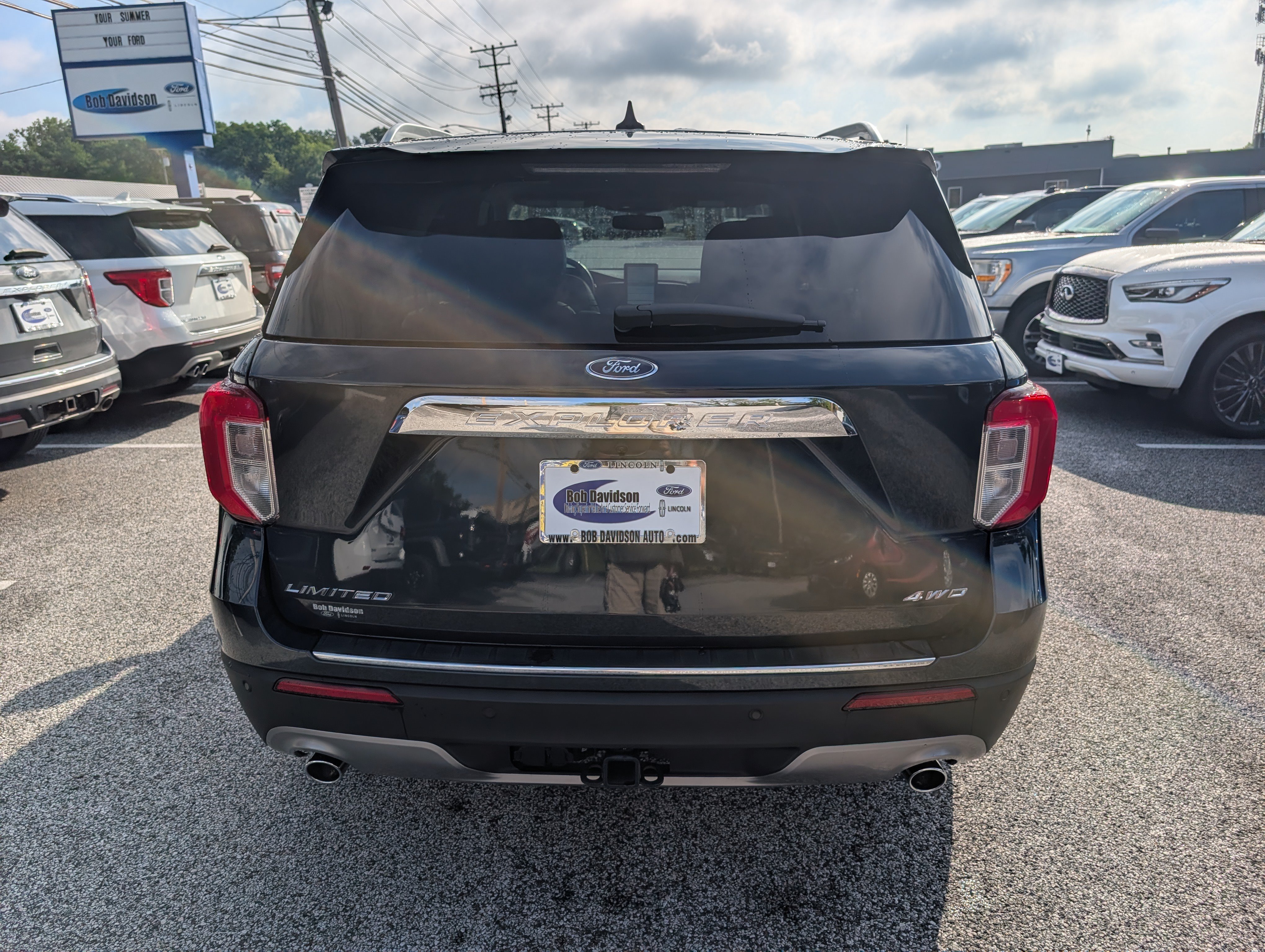 Certified 2022 Ford Explorer Limited w/ Limited Technology Package AWD/4WD image 6