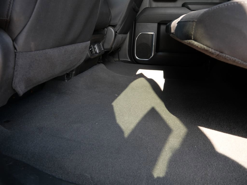 Used 2025 Chevrolet Silverado 1500 LT AWD/4WD image 9