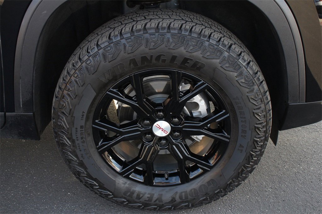 Used 2024 GMC Acadia AT4 w/ Luxury Package image 14