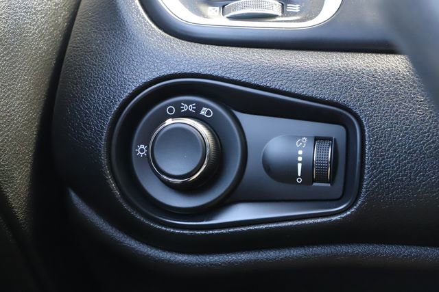Used 2020 Jeep Renegade Sport w/ Sport Appearance Group AWD/4WD image 32
