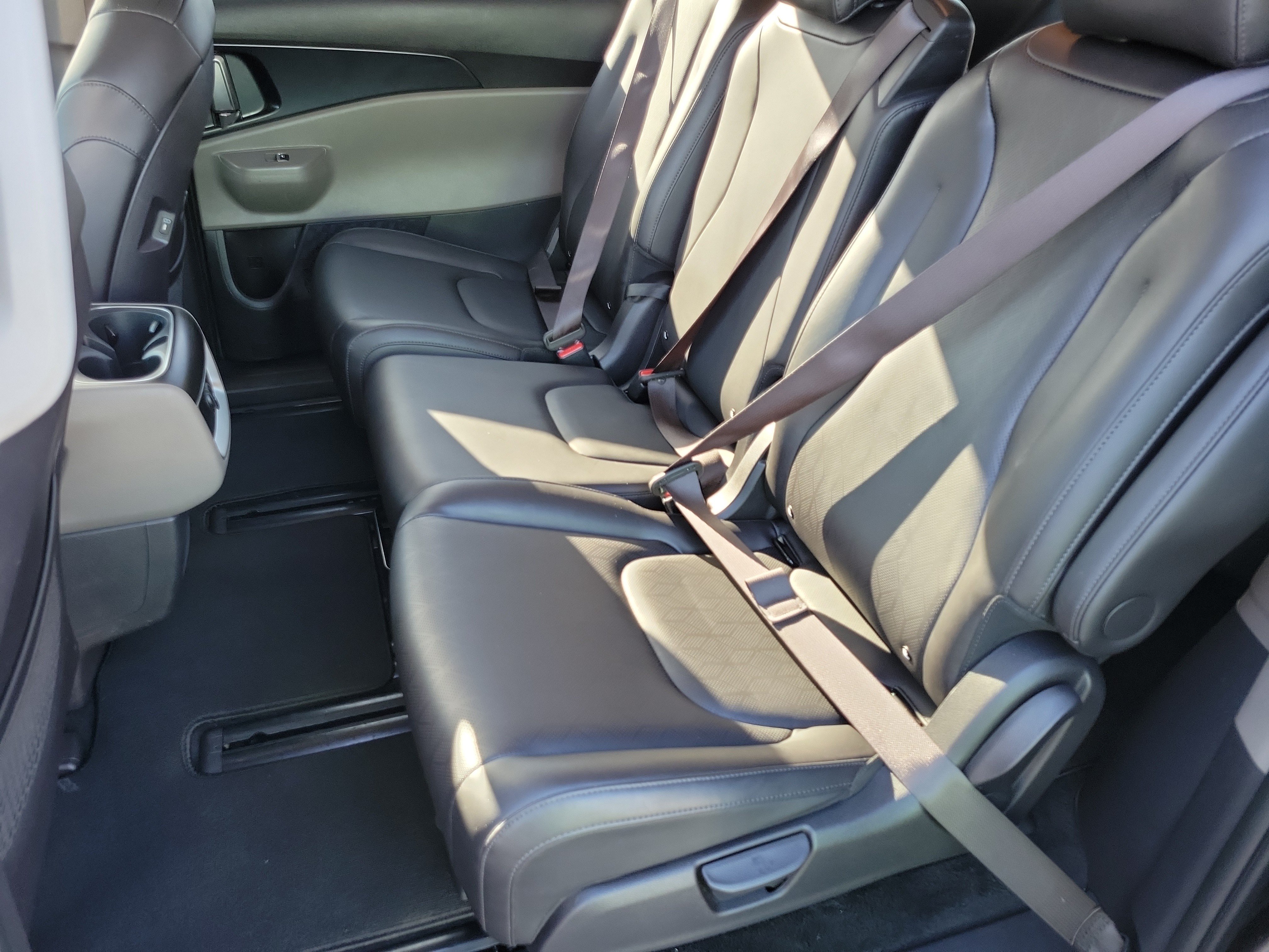 Used 2026 Kia Carnival FWD image 11