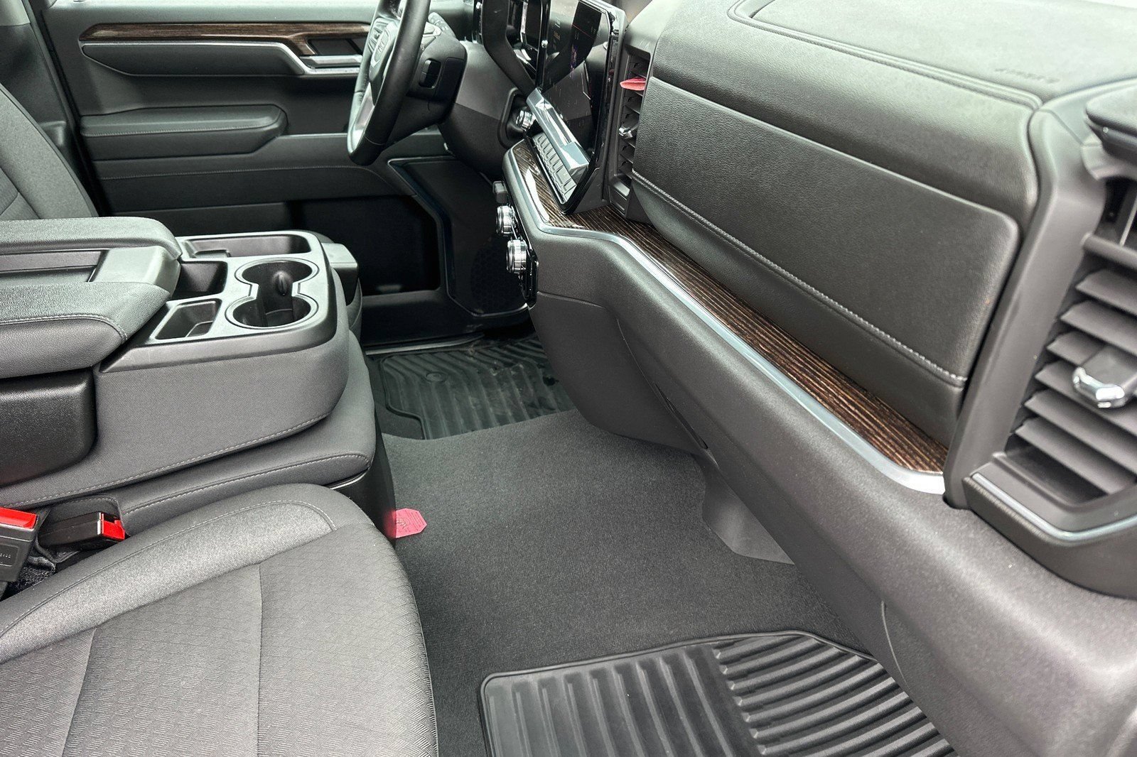 Used 2025 GMC Sierra 1500 SLE w/ Preferred Package AWD/4WD image 18