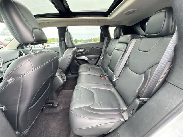 Used 2017 Jeep Cherokee Trailhawk AWD/4WD image 23