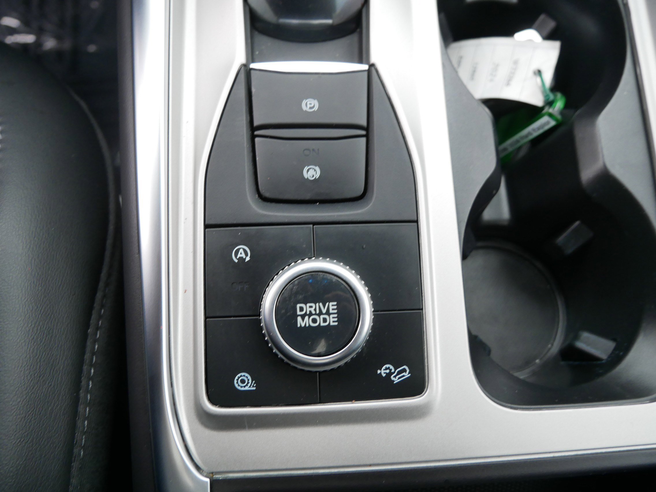 Certified 2024 Ford Explorer XLT w/ Equipment Group 202A image 31