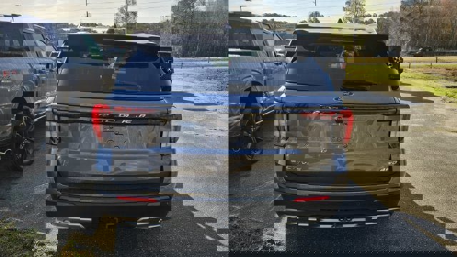 Certified 2025 Ford Explorer Active w/ Active Comfort Package image 3