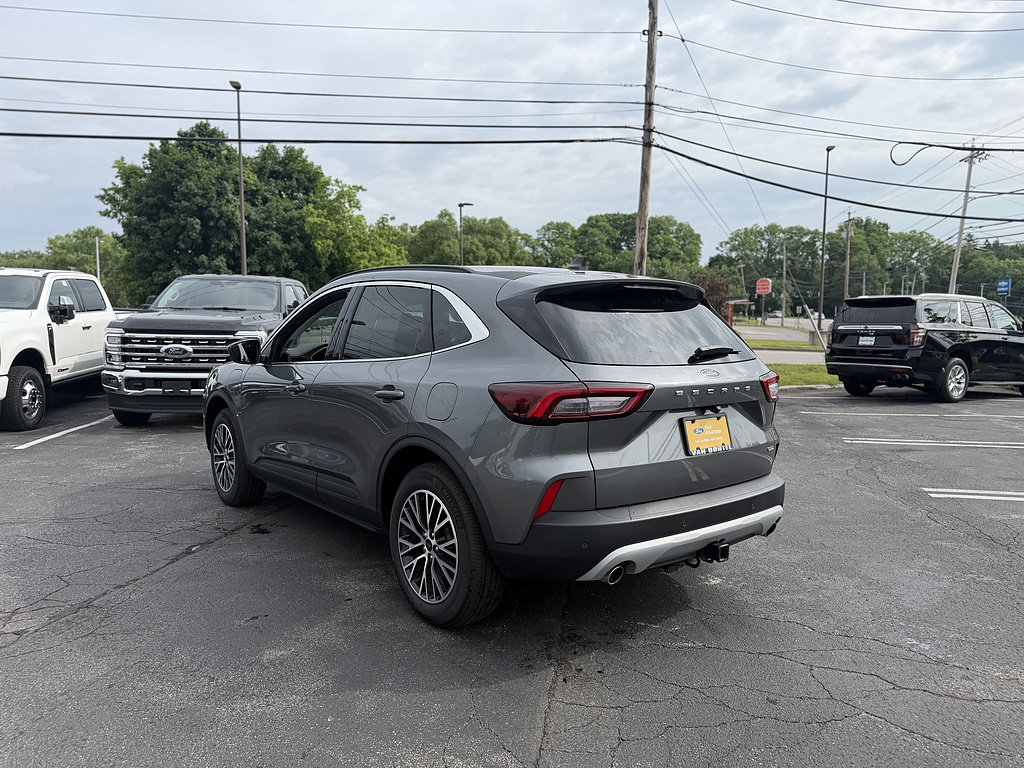 Certified 2025 Ford Escape SE w/ Class II Trailer Tow Package FWD image 4
