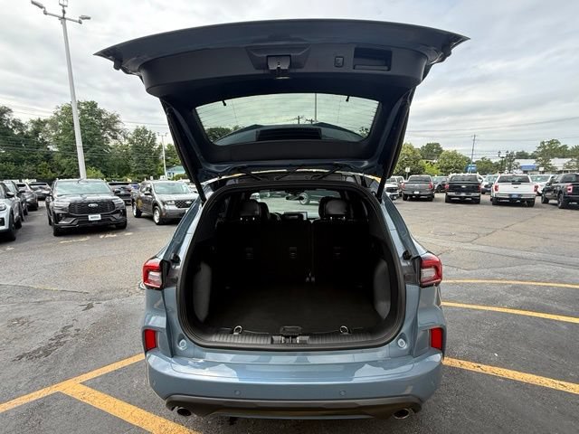Certified 2023 Ford Escape ST-Line w/ Tech Pack #1 AWD/4WD image 8