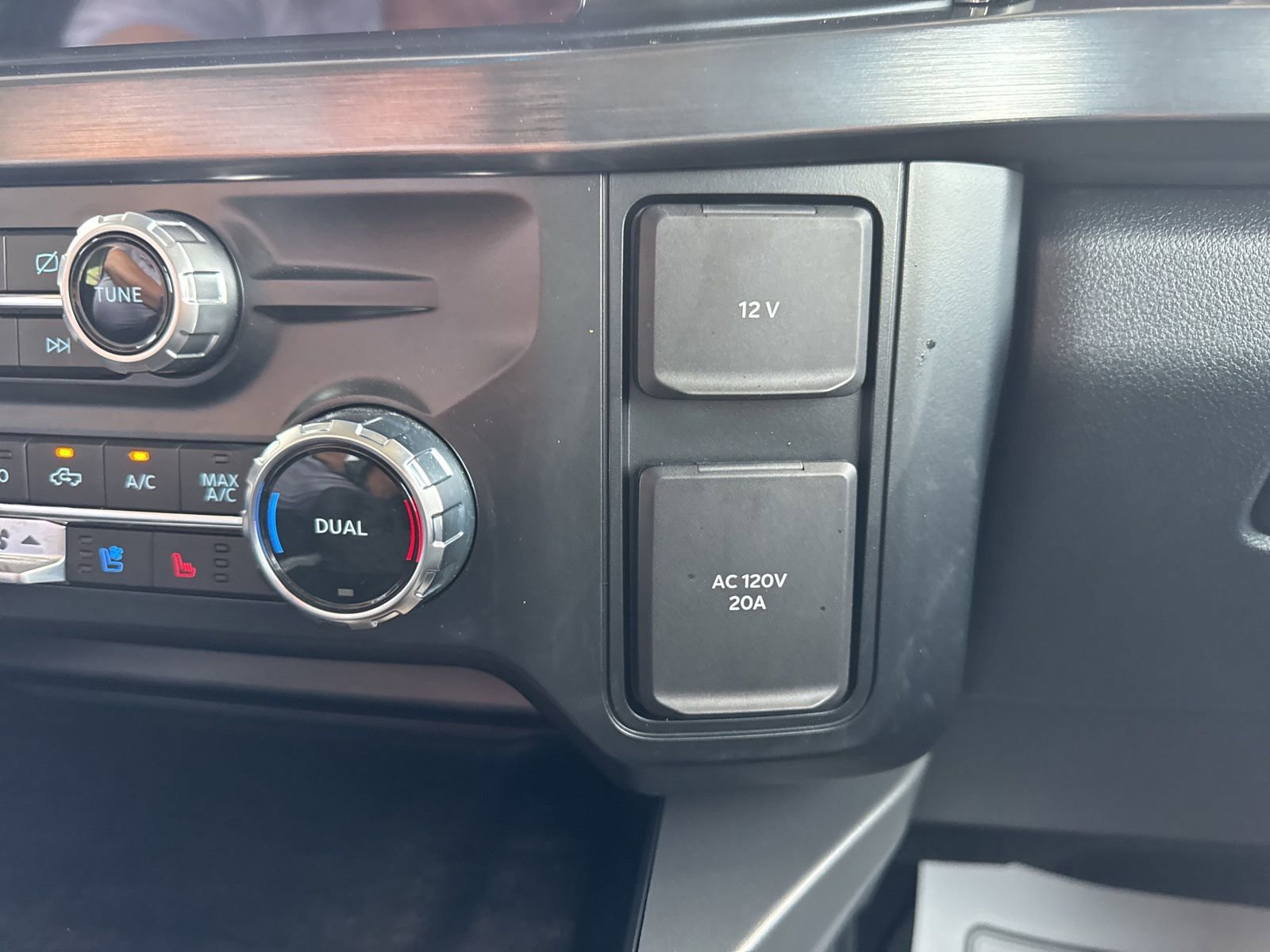 Certified 2024 Ford F250 Lariat w/ Lariat Ultimate Package image 35