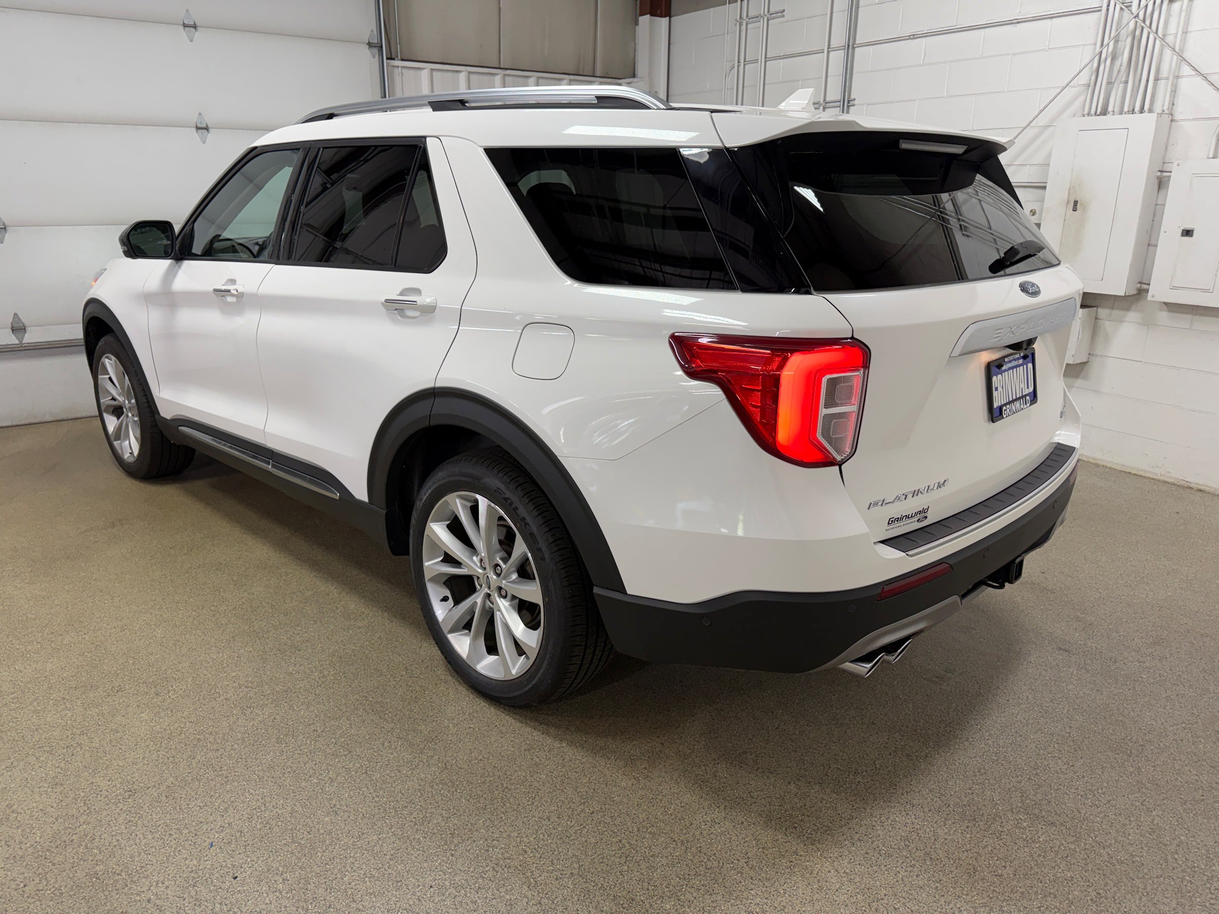 Certified 2021 Ford Explorer Platinum w/ Equipment Group 601A AWD/4WD image 7