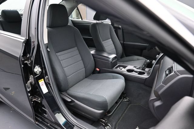 Used 2017 Toyota Camry LE FWD image 29