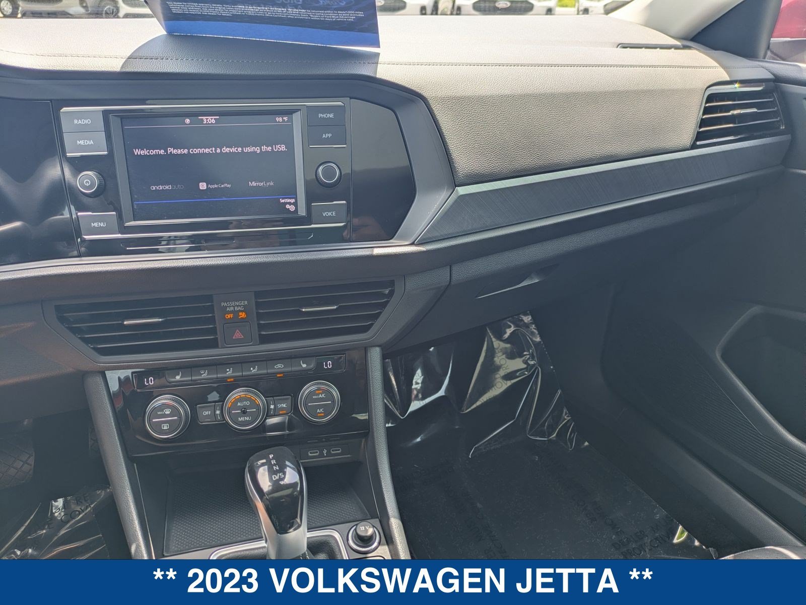 Used 2023 Volkswagen Jetta SE FWD image 29