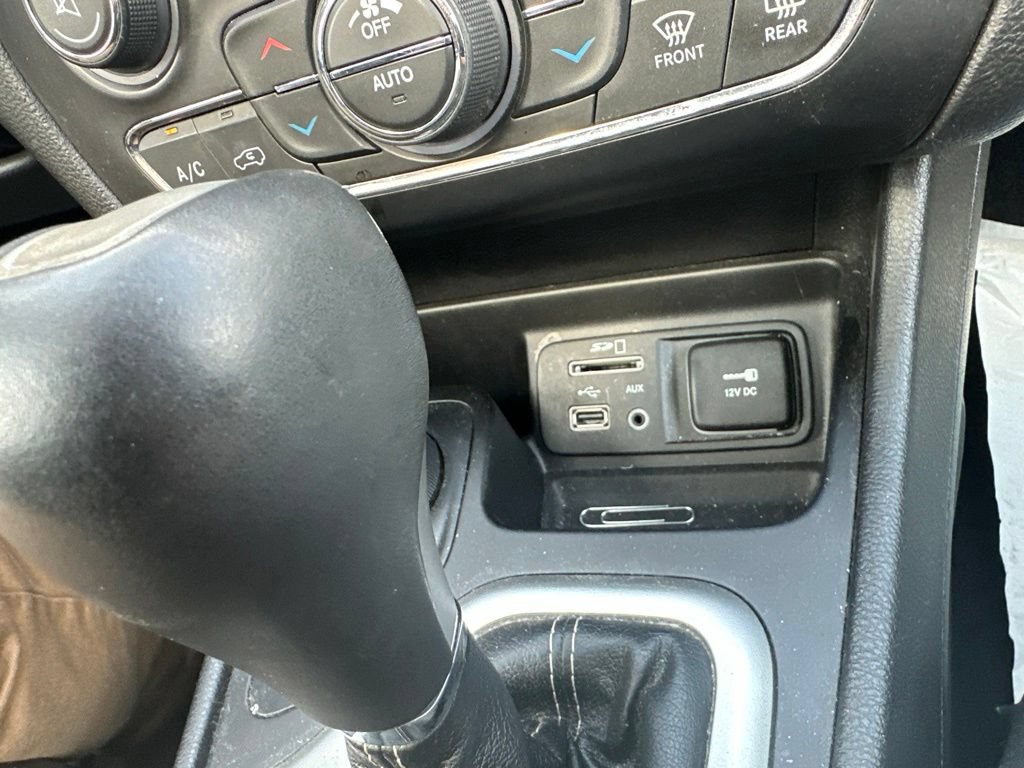 Used 2018 Jeep Cherokee Latitude Plus w/ Comfort/Convenience Group AWD/4WD image 46