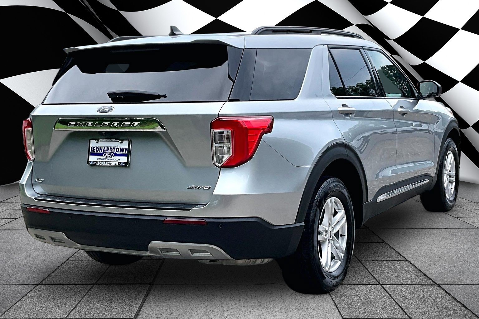 Certified 2023 Ford Explorer XLT w/ Equipment Group 202A AWD/4WD image 2