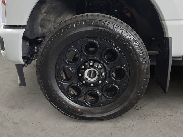 Certified 2025 Ford F350 Lariat w/ Black Appearance Package AWD/4WD image 9