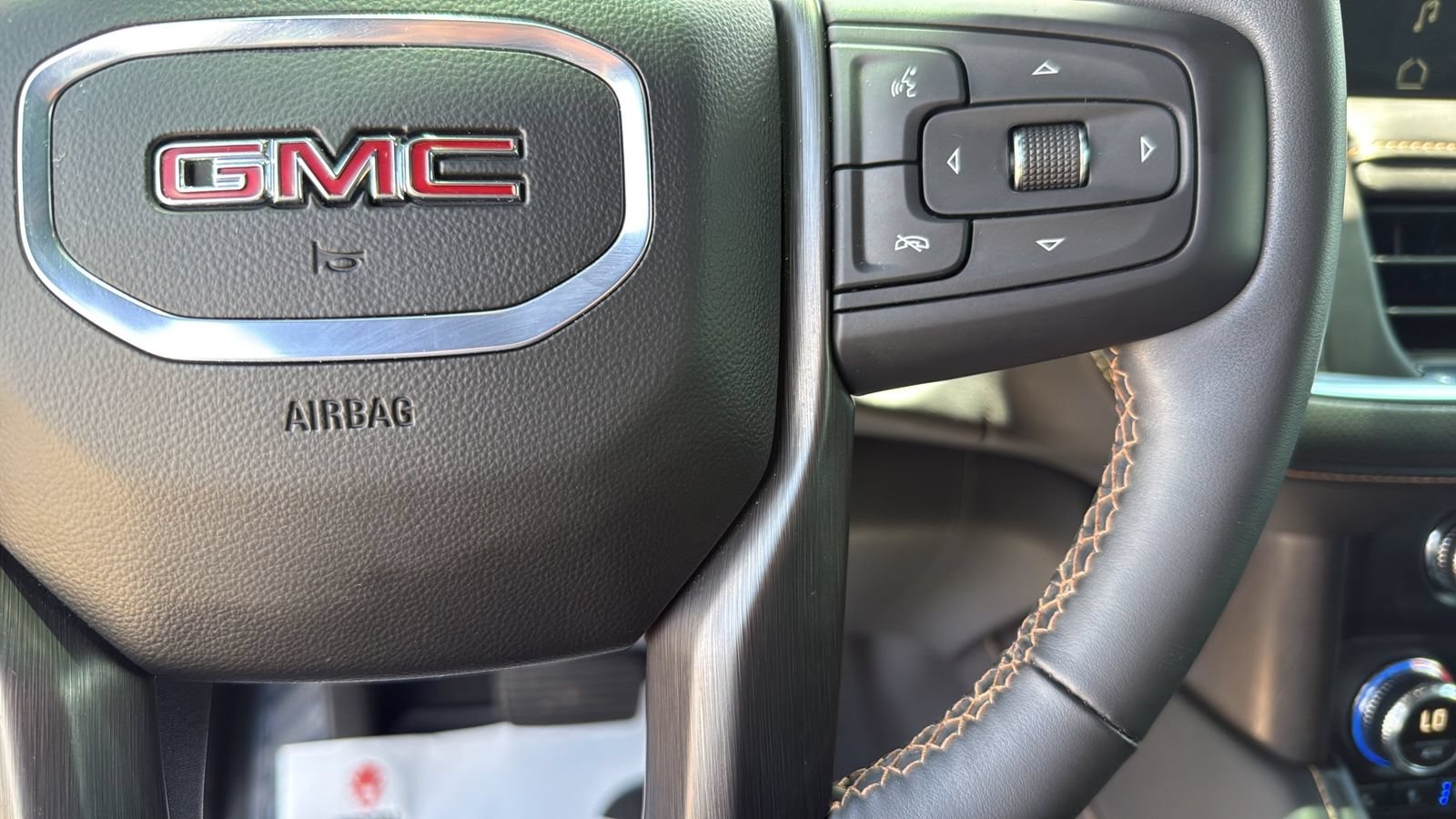 Used 2024 GMC Yukon AT4 w/ AT4 Premium Plus Package AWD/4WD image 15