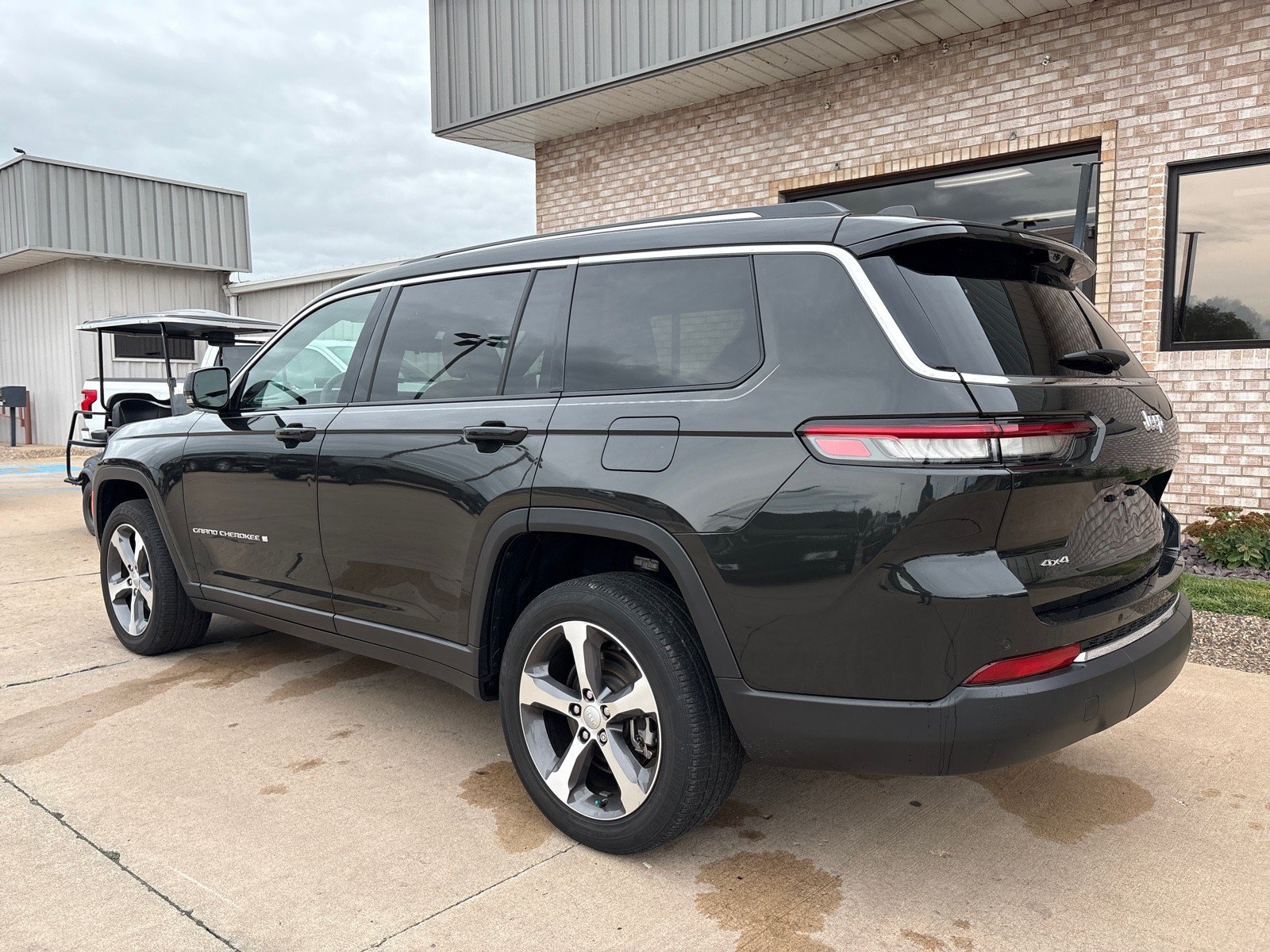 Used 2023 Jeep Grand Cherokee L Limited w/ Luxury Tech Group II AWD/4WD image 12