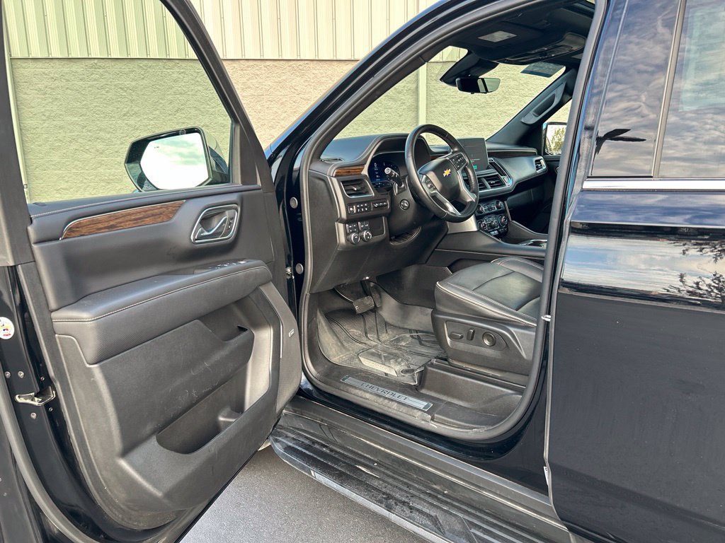 Used 2024 Chevrolet Suburban Premier AWD/4WD image 9