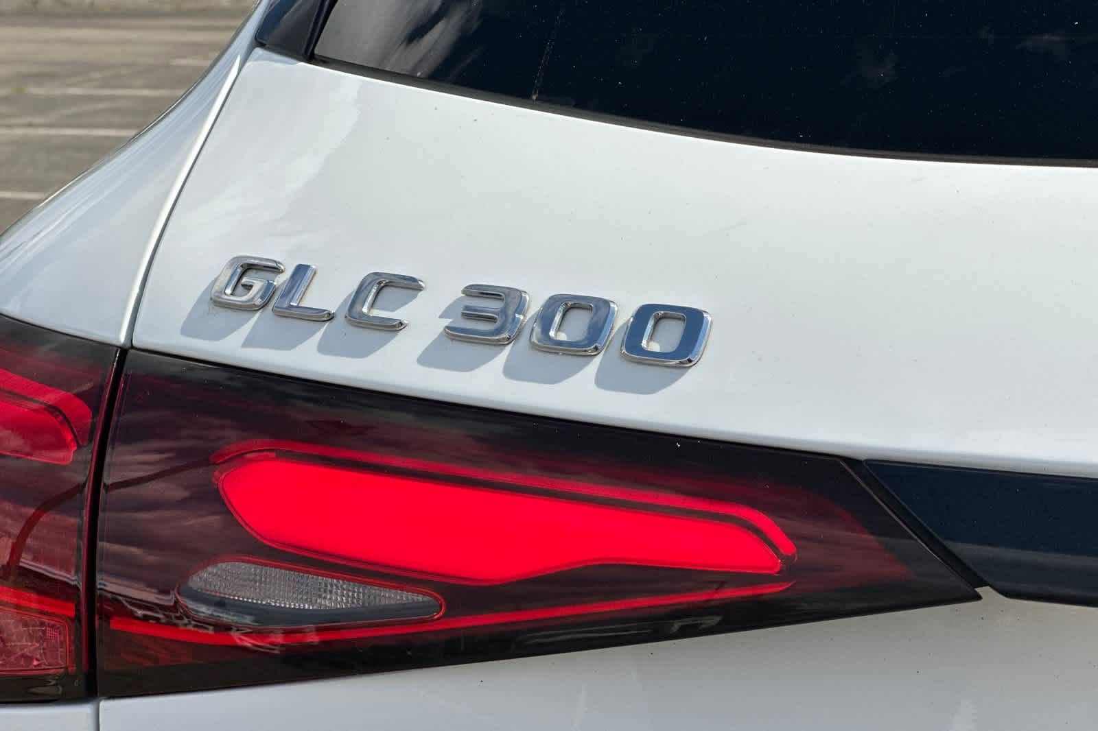Used 2024 Mercedes-Benz GLC 300 w/ Winter Package image 27