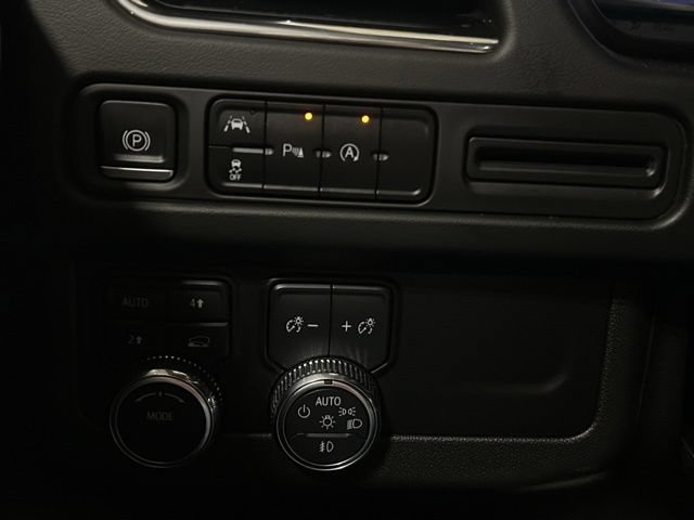 Used 2023 GMC Yukon SLT AWD/4WD image 35