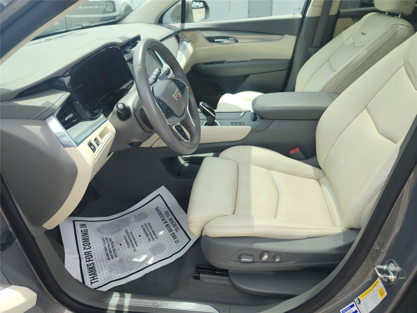 Used 2017 Cadillac XT5 Luxury w/ Driver Awareness Package AWD/4WD image 13