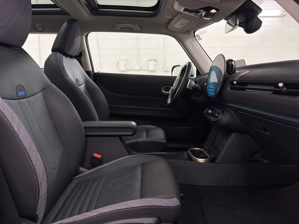 Used 2025 MINI Cooper 2-Door Hardtop FWD image 6