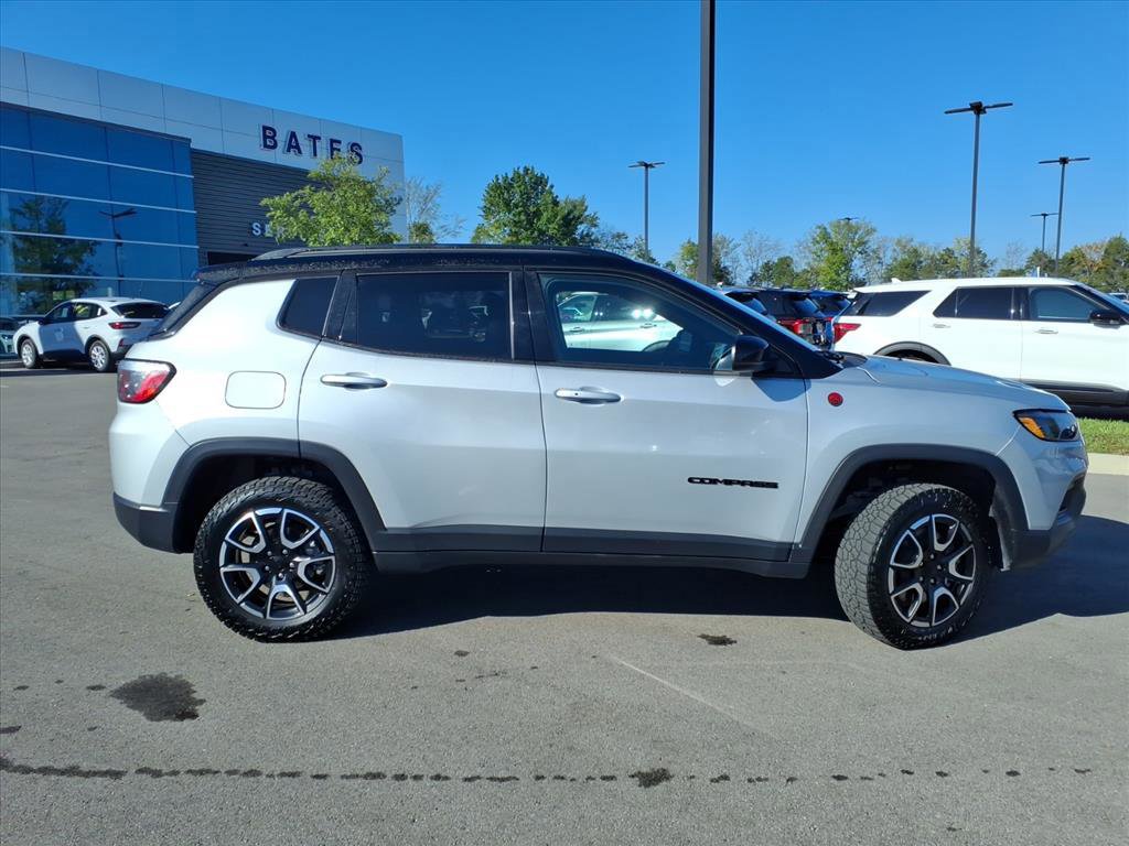 Used 2024 Jeep Compass Trailhawk image 6