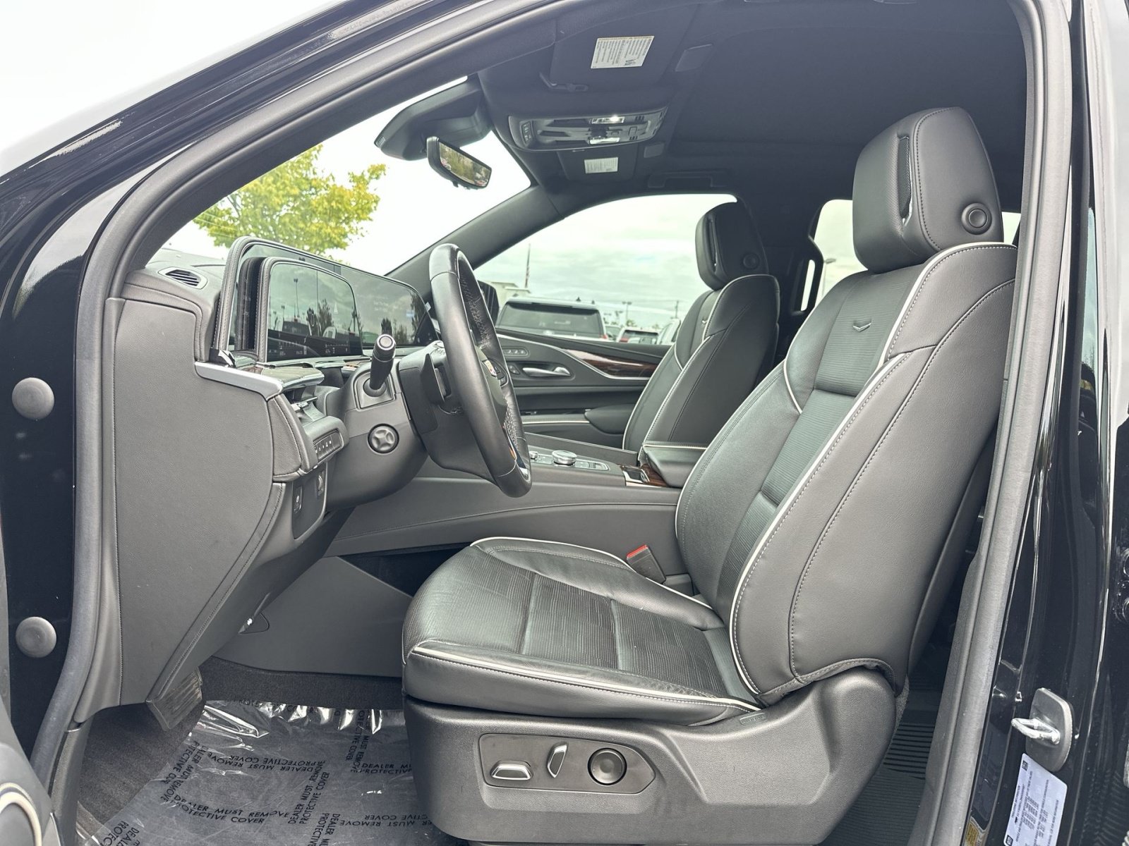 Used 2022 Cadillac Escalade Premium Luxury AWD/4WD image 14