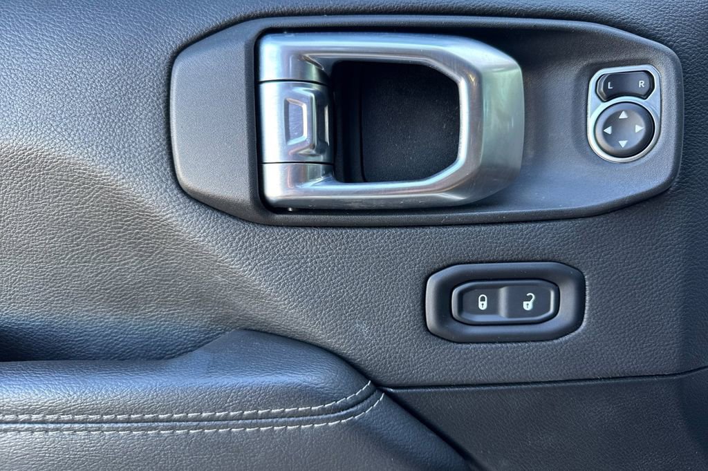 Used 2021 Jeep Gladiator Rubicon image 11