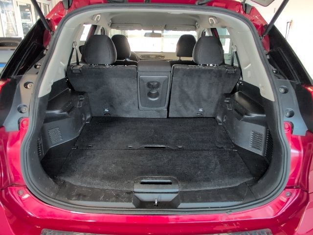 Used 2017 Nissan Rogue SV AWD/4WD image 28
