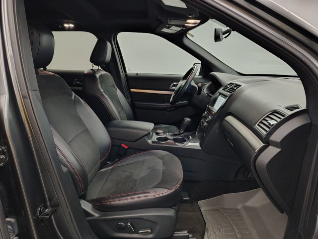 Certified 2018 Ford Explorer XLT w/ Equipment Group 202A AWD/4WD image 15