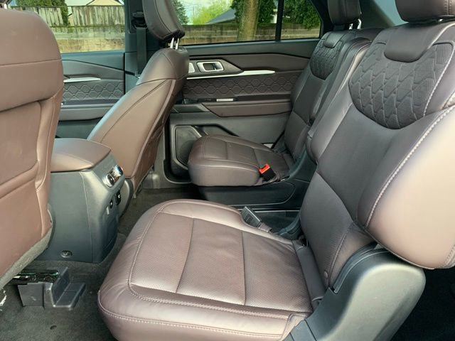 Certified 2025 Ford Explorer Platinum w/ Ultimate Package image 18