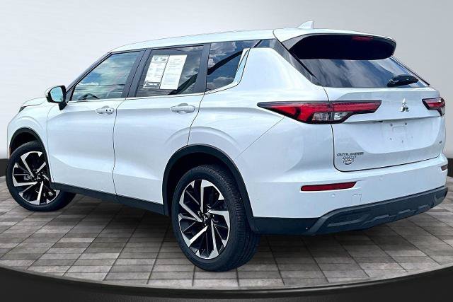 Used 2024 Mitsubishi Outlander AWD image 2