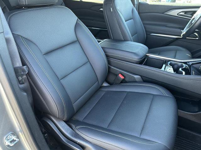 Used 2025 Chevrolet Traverse LT w/ Midnight/Sport Edition image 18