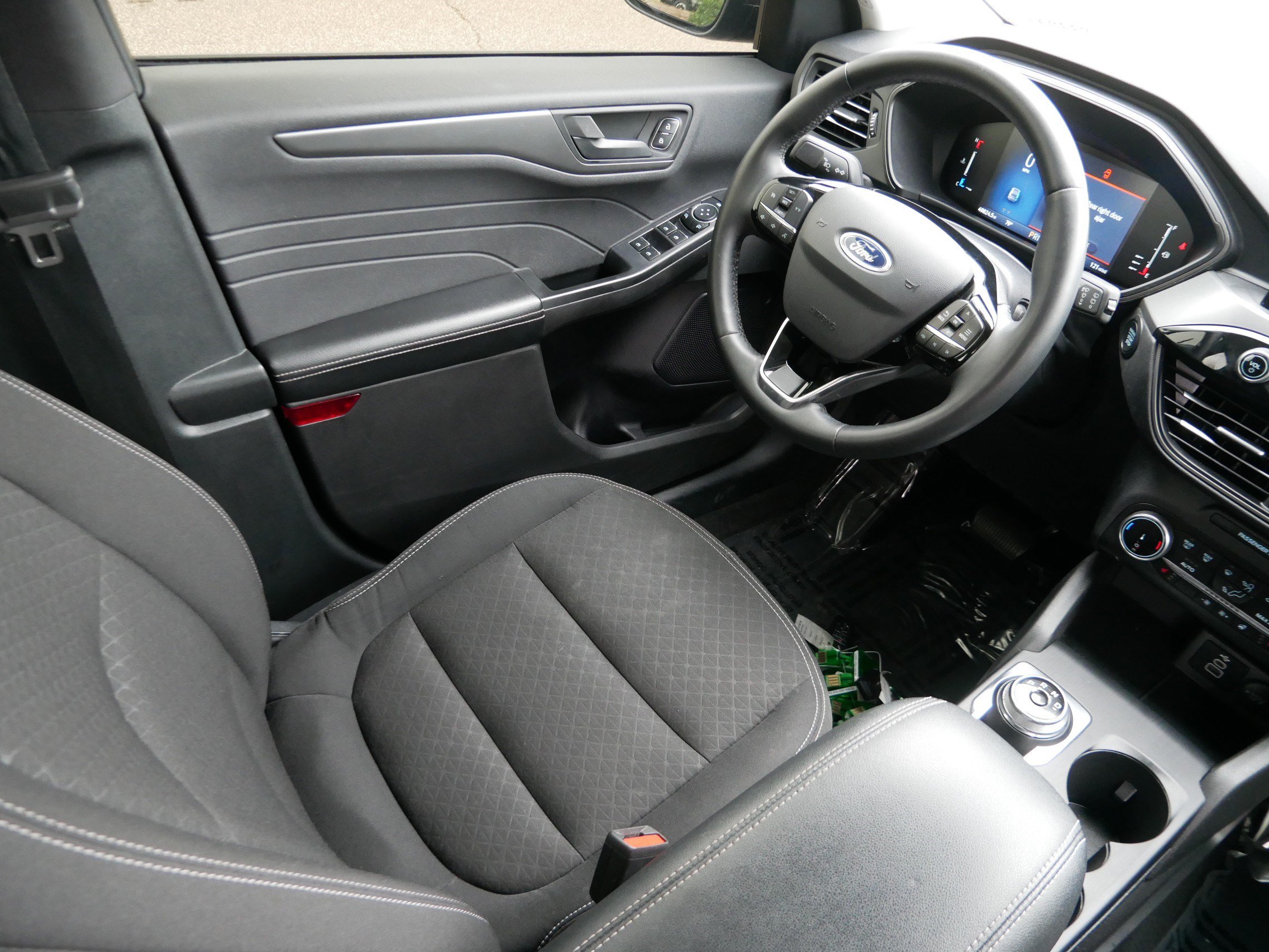 Certified 2024 Ford Escape Active AWD/4WD image 9