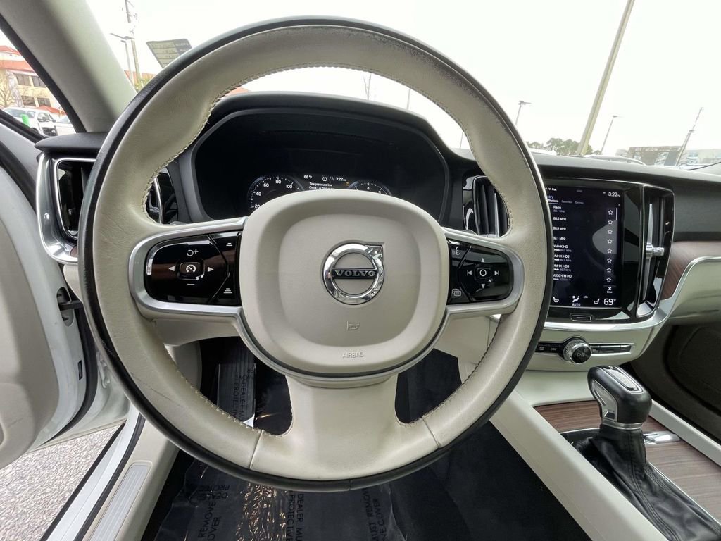 Used 2021 Volvo S60 T5 Momentum w/ Advanced Package image 18