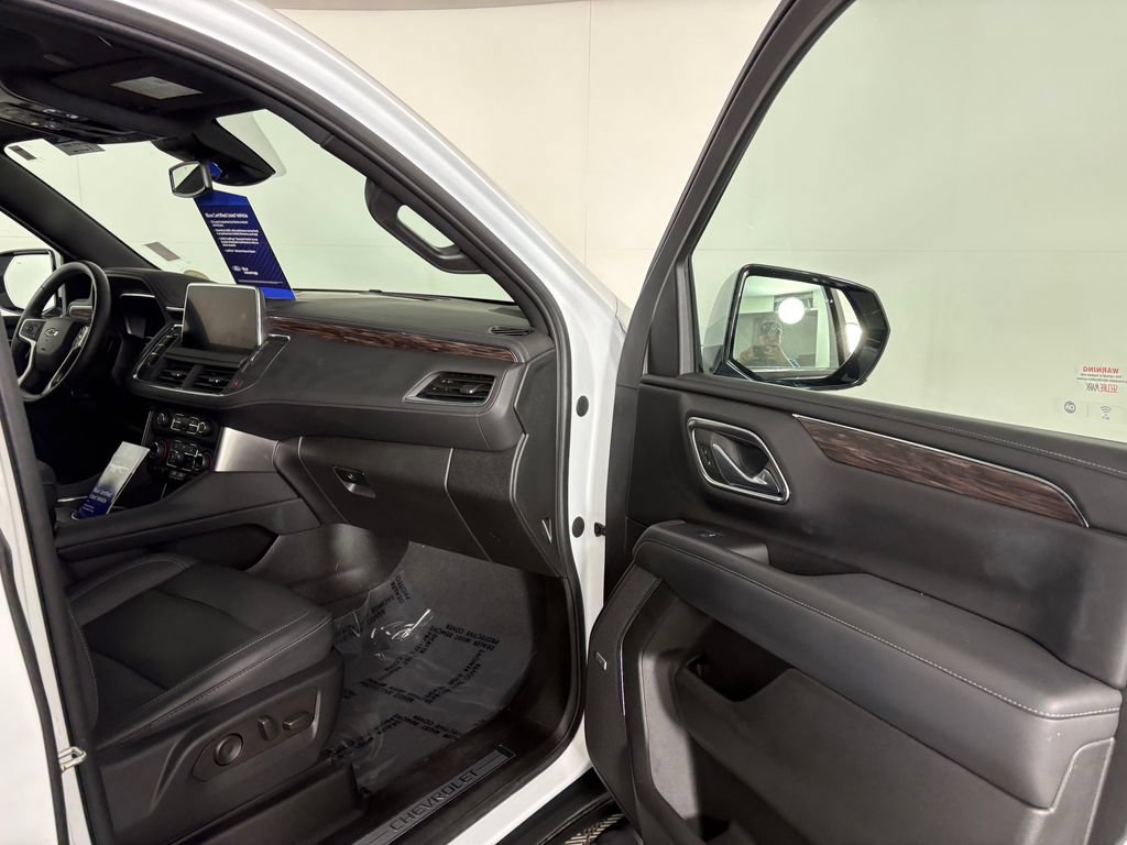 Used 2023 Chevrolet Tahoe Z71 w/ Luxury Package AWD/4WD image 40